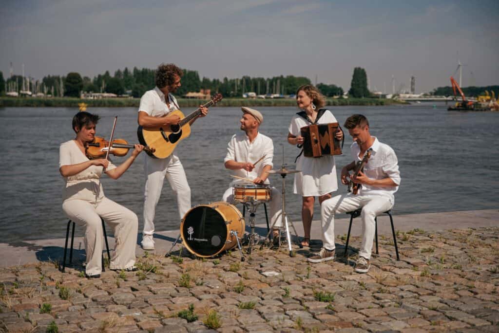 Broes: folkconcert live in cc Vredeberg Lier op 12/2/2026